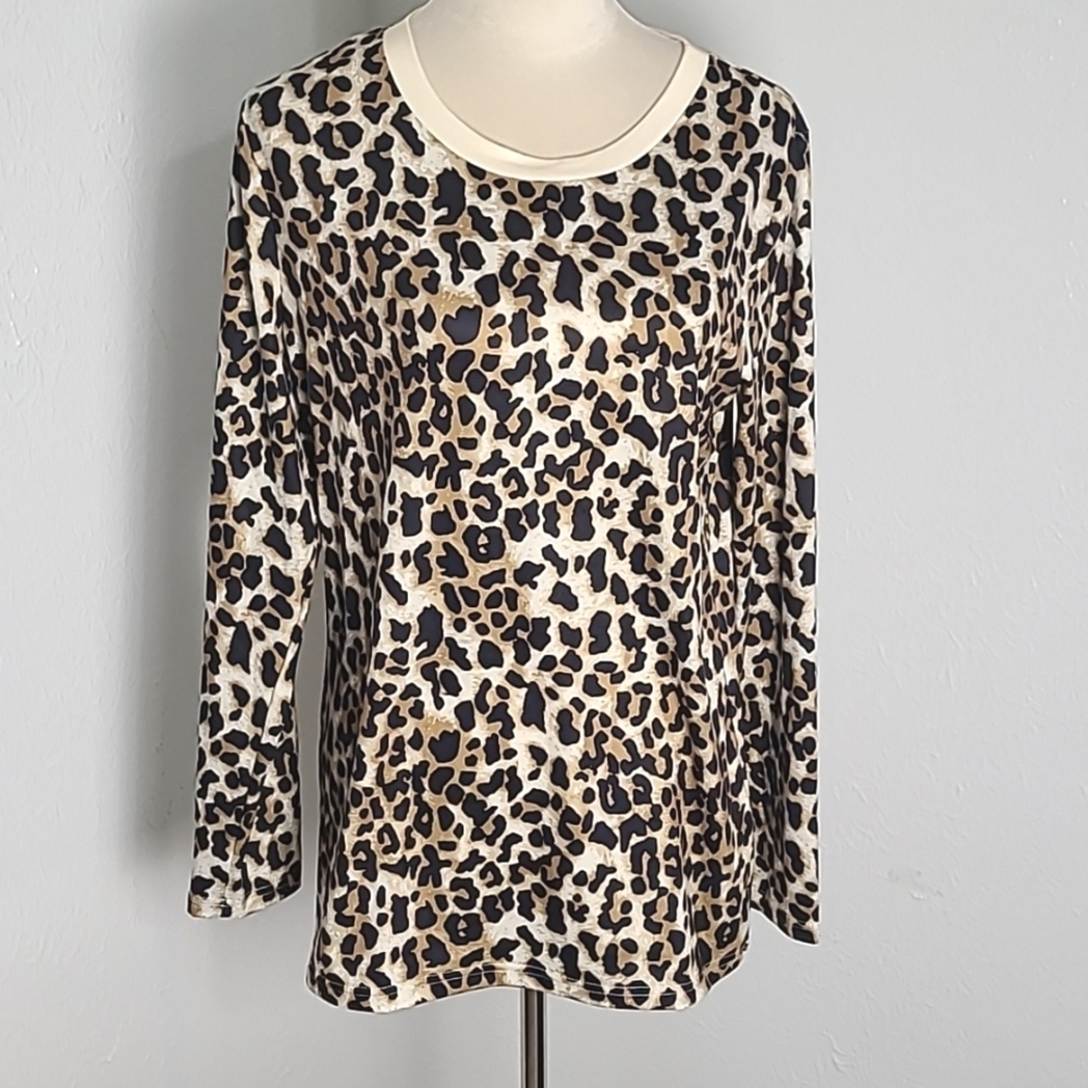 Longsleeve Leopard Print T-Shirt with Beige Neckline, Size Medium
